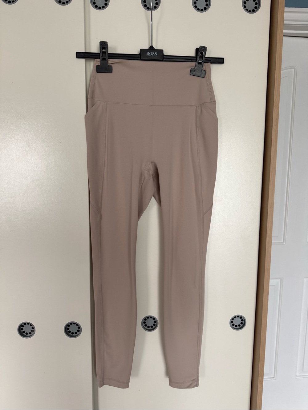 Uniqlo High-Waist Beige Active Leggings